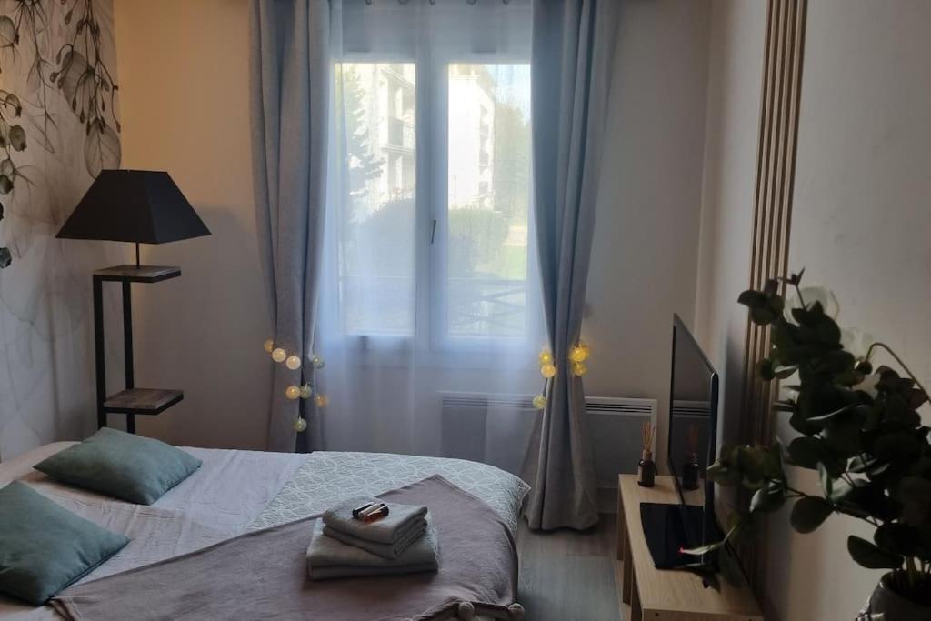 Apartment Hsh France Location Land Paris - Nicolas - De Charme *
