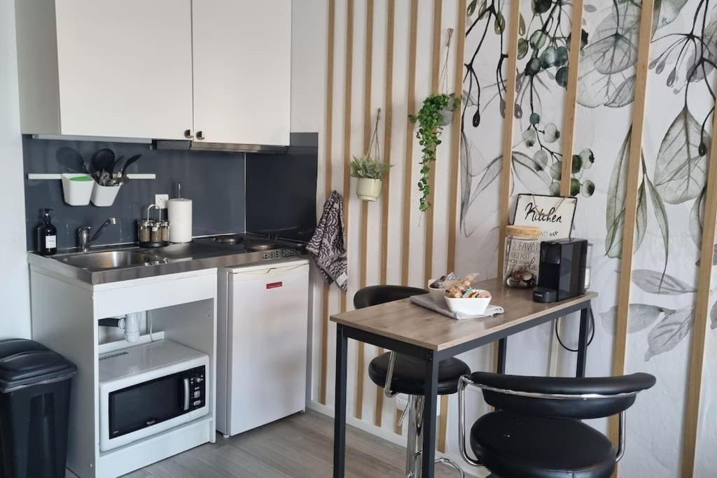 Hsh France Location Land Paris - Nicolas - De Charme